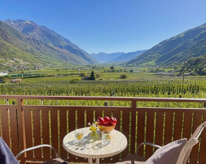 Residence Feldhof im Vinschgau zwischen Apfelwiesen & Bergblick Ruhe finden - inklusive Guestpass