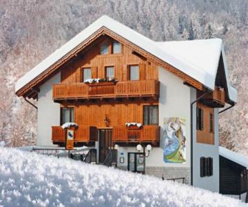 Jolly Dimaro Bed and Breakfast Rooms, Apartments