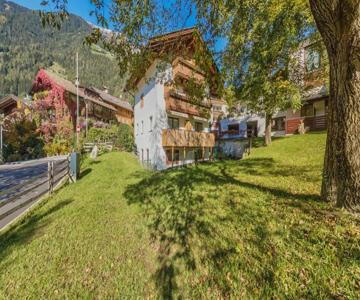 Apartments Hubertus - central St Leonhard - free parking - Netflix - PasseiertalCard included - hiki