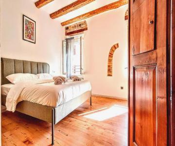 NEW Luxury Jacuzzi Suite - 100sqm Historic Center - 50m from Parking