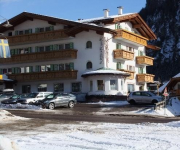 Hotel Alaska