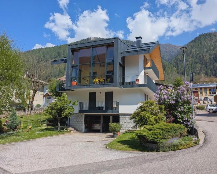 NEW ENTRY - Nuova villa nel verde