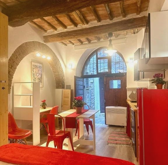 Natural RED Passion in Perugia Downtown