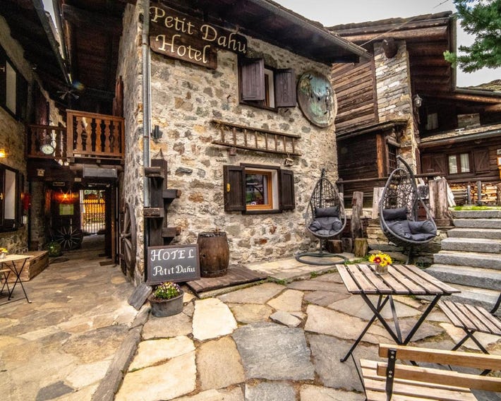 Hotel Petit Dahu - Chambres et Restaurant