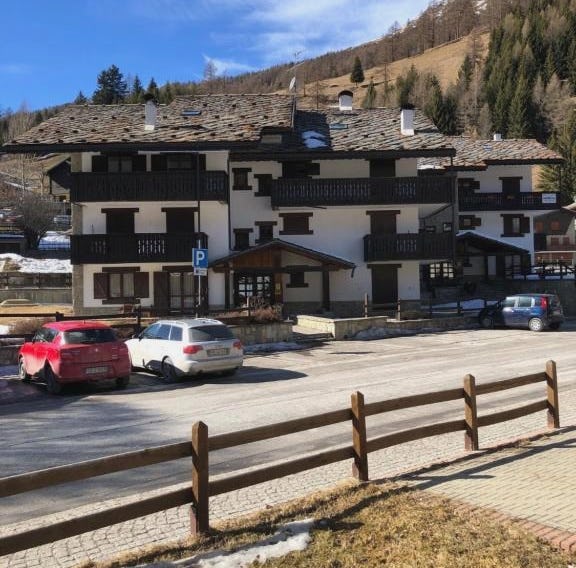 AMPIO MONOLOCALE IN CENTRO CHAMPOLUC