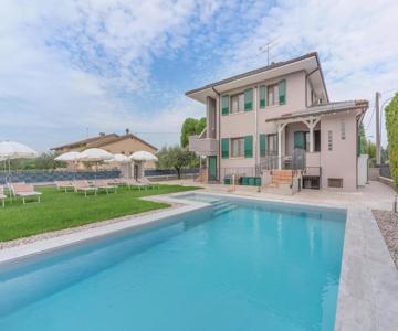 Garda House Apartaments - Free Pool and Parking