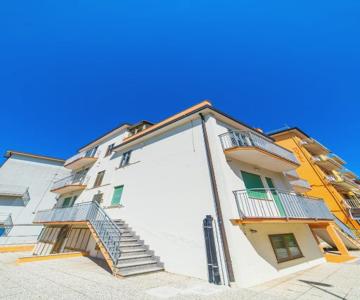 Uliana Top House