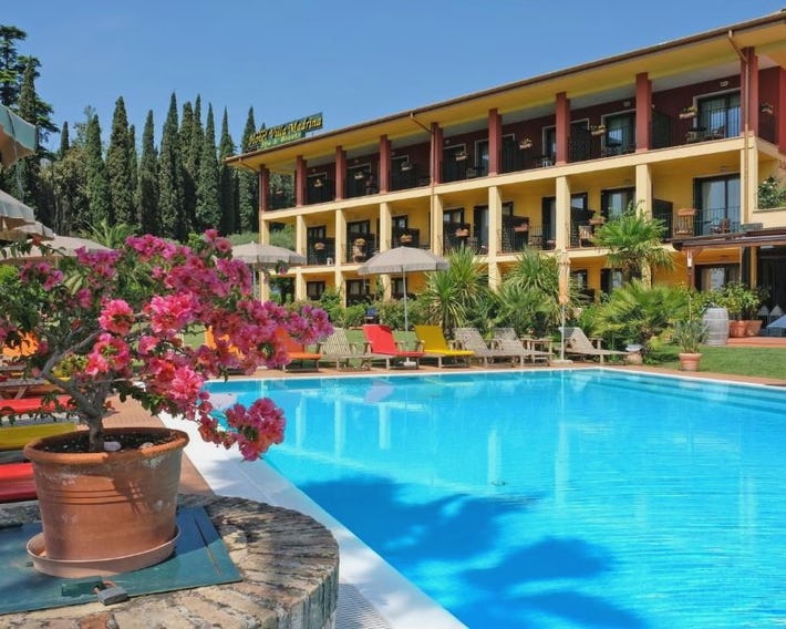 Villa Madrina Lovely and Dynamic Hotel