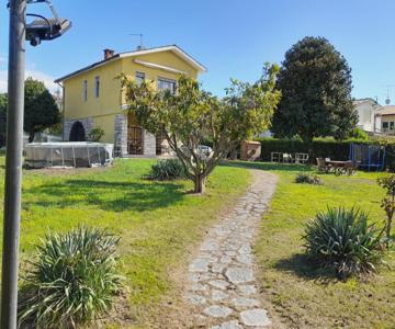 Villa La Magnolia - Private Beach Access, Garden, Views