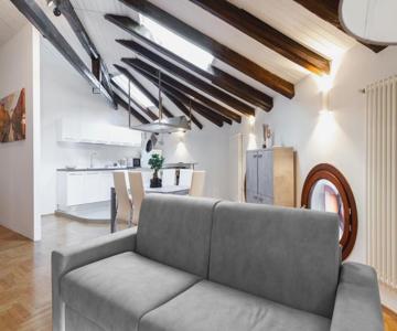 Attic Floor Venice Apartment