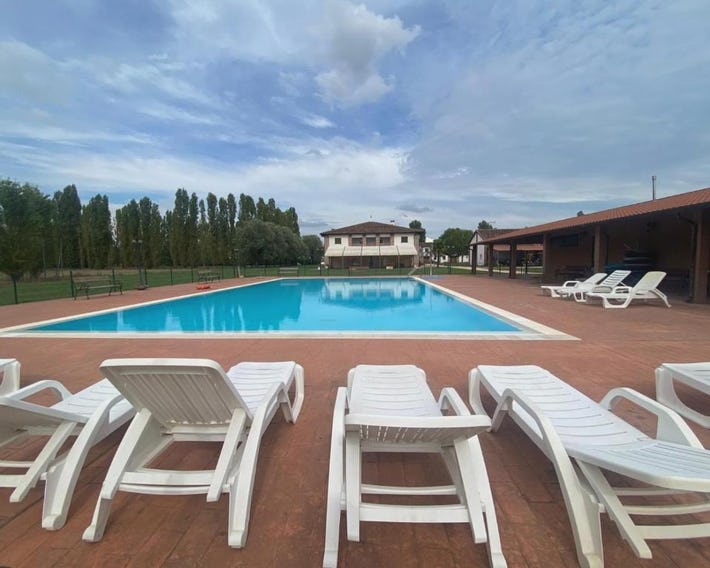 Agriturismo con piscina immerso nella natura La Bisa