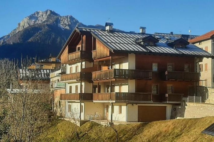 DOLOMITI ALTE VIE con parcheggio privato e garage moto