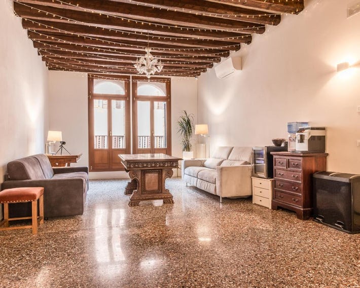 Palazzo DaPonte by LionHost
