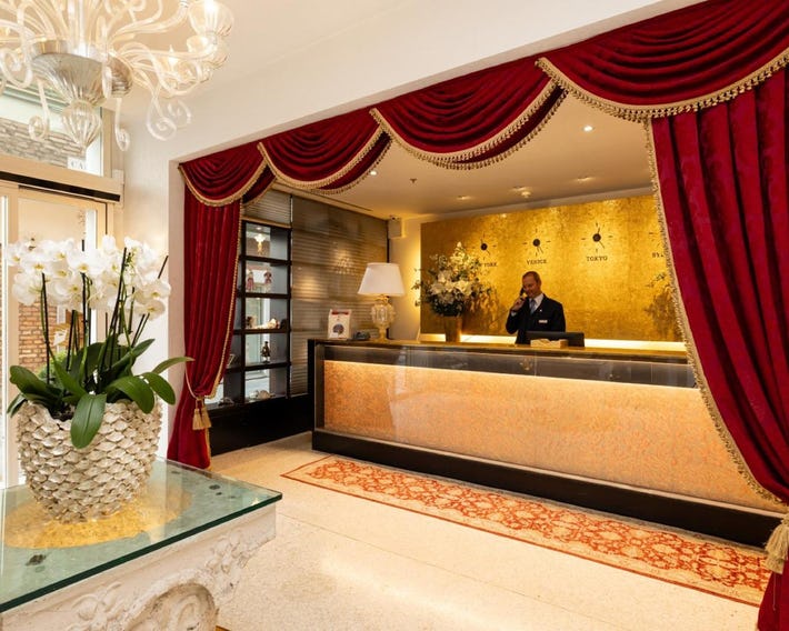 Hotel A La Commedia