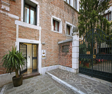 Ca'Lucatello TownHouse