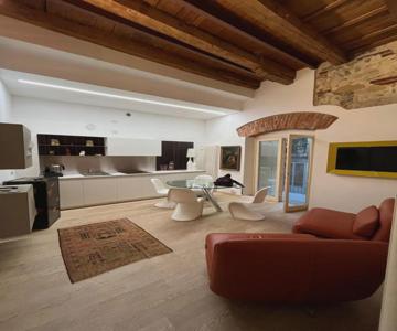 Juliet's Neighbours- Luxury Apartment