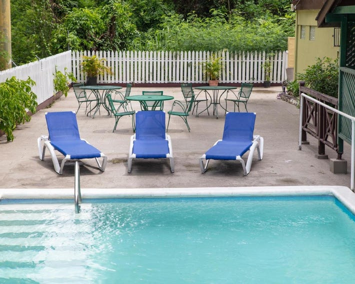 Pineapple Court Hotel