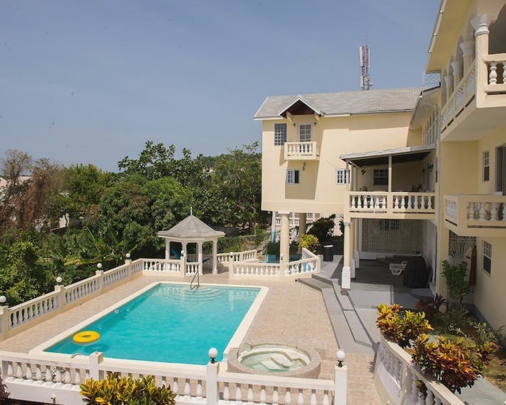 The Royal Kensington Villa