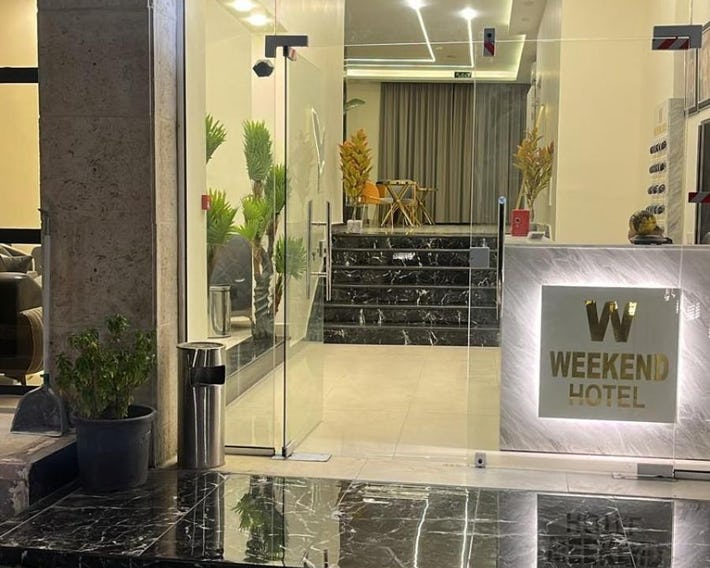 Weekend Hotel