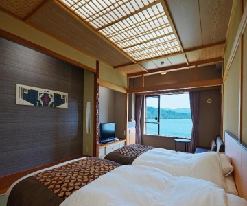 Lake Akan Tsuruga Wings