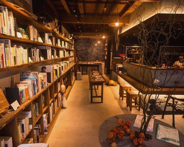 Book & Guesthouse Hitotomaru