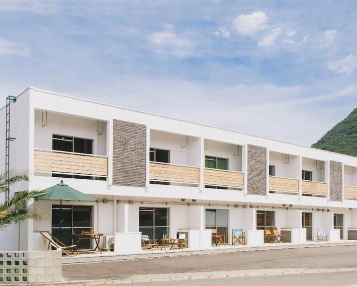 ARIAKE palm tree house