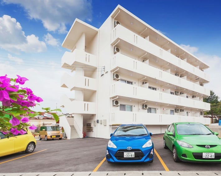Kariyushi Condominium Resort Kin Yaka Seaside