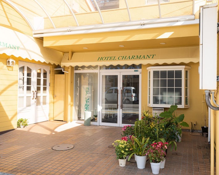 Hotel Charmant