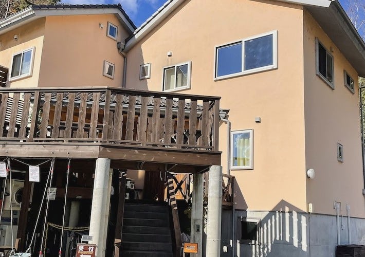 Lodge Orange Cabin