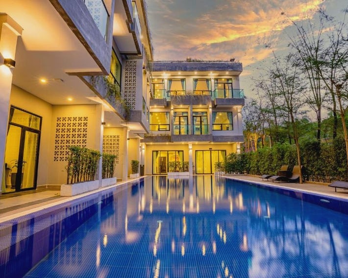 Rainforest Hotel by NSUN