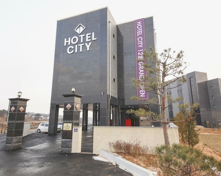City Hotel