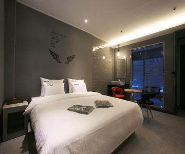 Hotel J