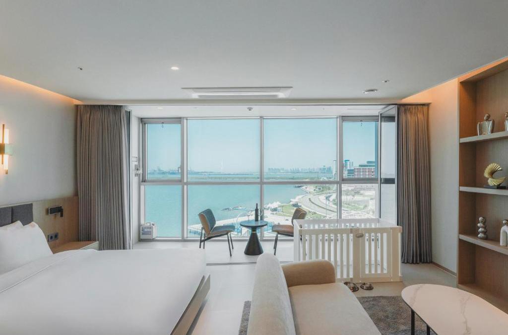 Wave M Hotel West