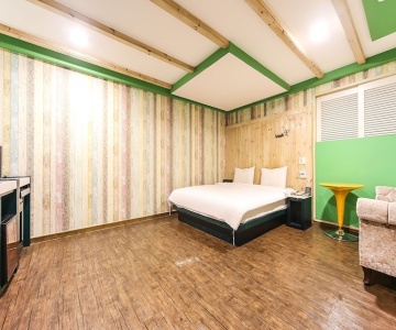 Show Motel