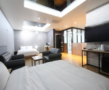Yeongduk Six Hotel