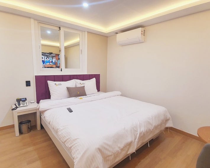 Sweet Hotel