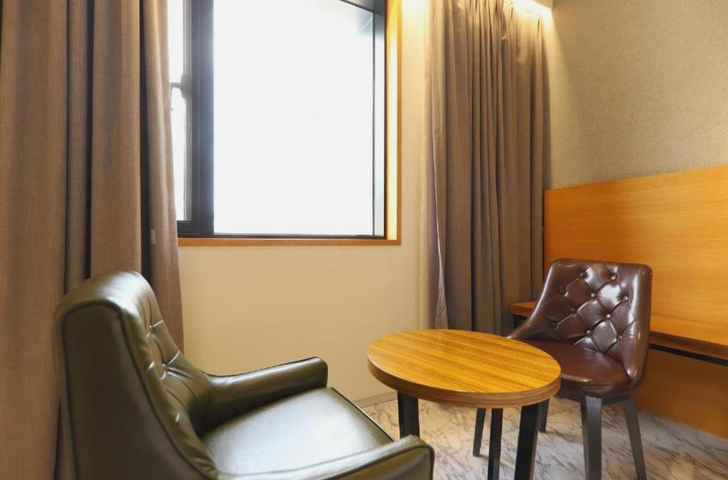 Brooks Business Hotel