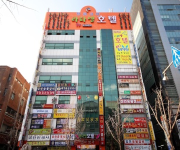 Raphael Hotel