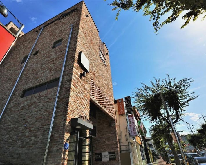 Guest House Brick