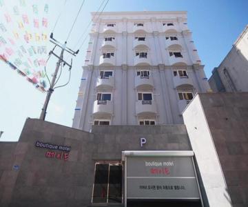 Made Hotel