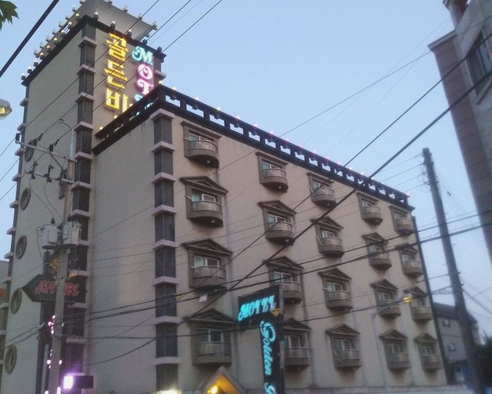 Golden Bee Motel