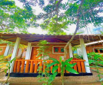 Isuru Cabanas And Restaurant