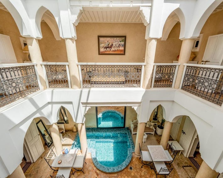 RIAD AWINATI Location Privatisée , Piscine a jets, Petit déjeuner et magnifique Rooftop avec vue a 3