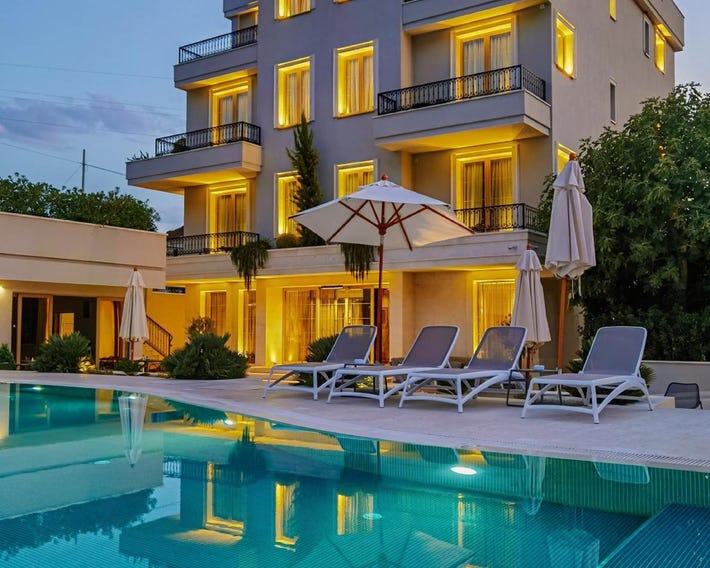Avanti Hotel & Spa