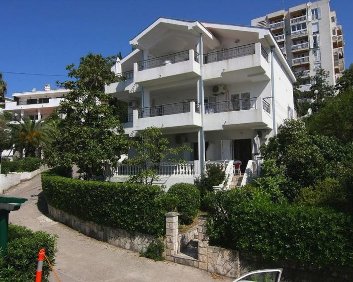 Nikic Apartments