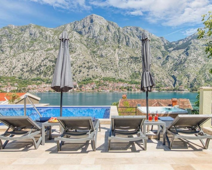 Dekaderon Lux Apartments