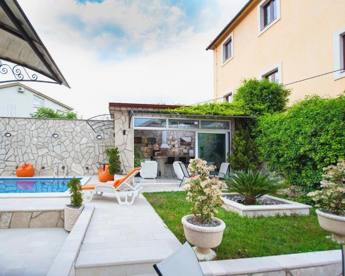Mejic Apartments