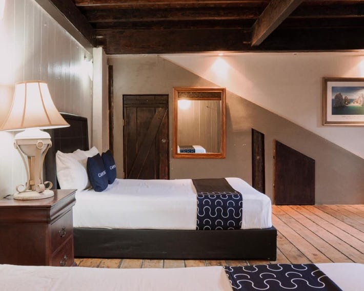 Capital O Hotel Villa Azura