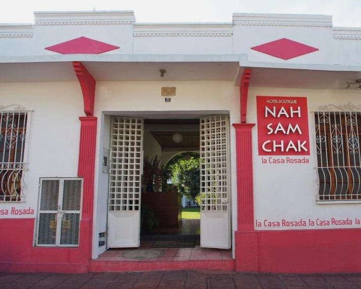 NAH SAM CHAK La Casa Rosada