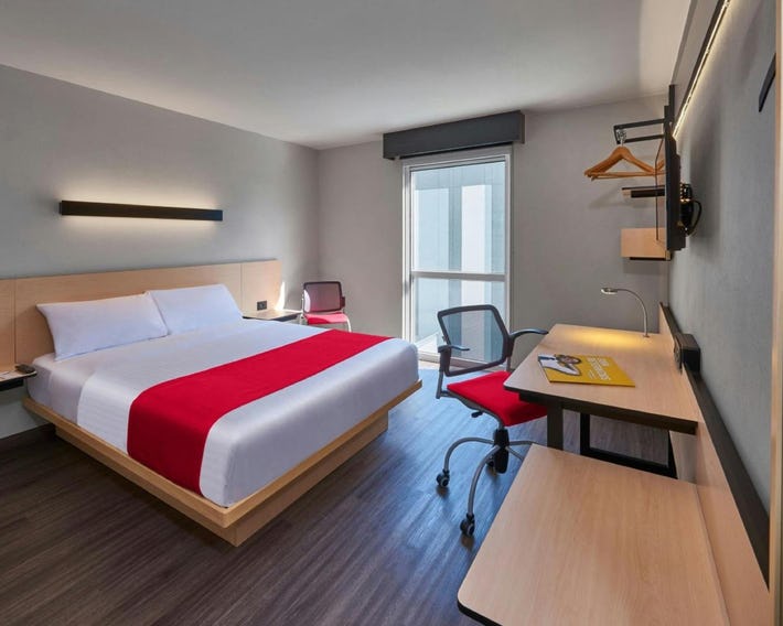 City Express by Marriott La Raza